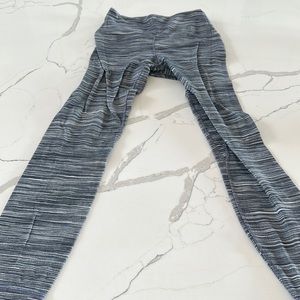 Lululemon. Black and white striped leggings. EUC.